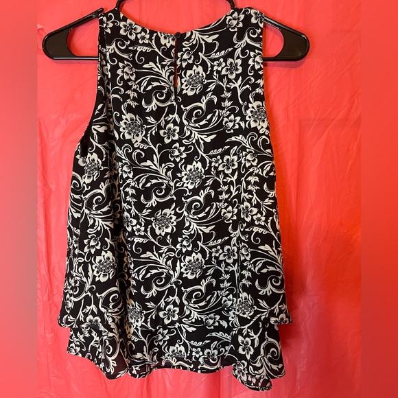 LOFT ruffle printed tank size small - Picture 3 of 4